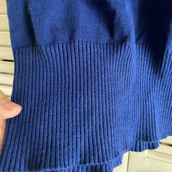 Blue 3/4 sleeved sweater - Picture 2 of 3